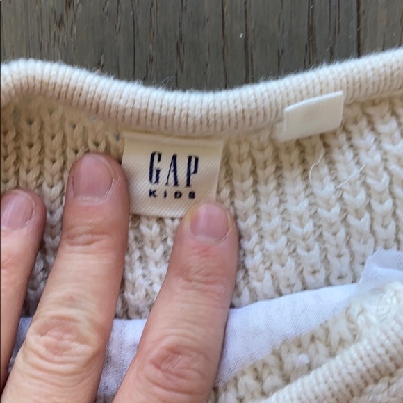 Cream stitch sweater with gold sequence - Picture 3 of 3